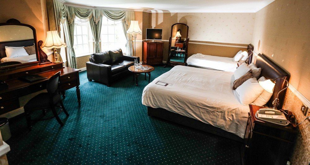 Mere Court Hotel Knutsford Buitenkant foto